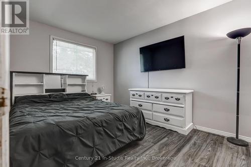 240 7Th Avenue E, Owen Sound, ON - Indoor Photo Showing Bedroom