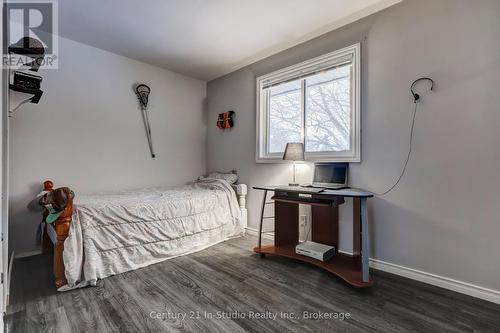 240 7Th Avenue E, Owen Sound, ON - Indoor Photo Showing Bedroom