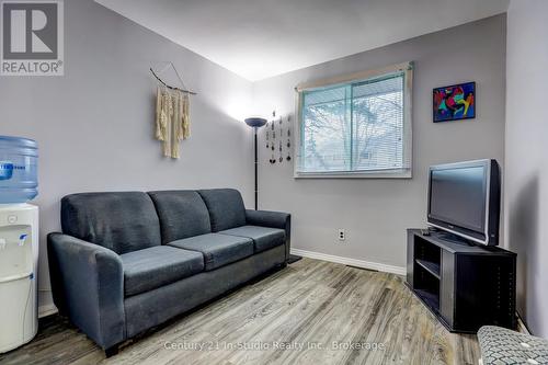 240 7Th Avenue E, Owen Sound, ON - Indoor Photo Showing Living Room