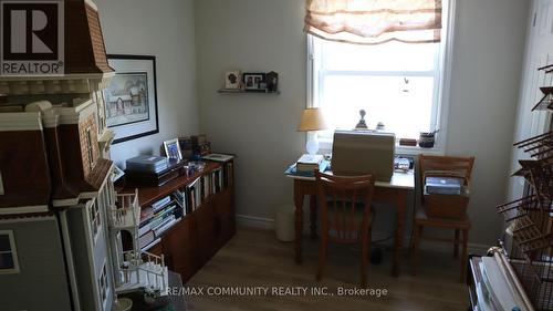 210 Emerson Avenue, London, ON - Indoor Photo Showing Office