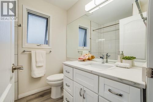 Primary Ensuite - 3556 Athalmer Road, Kelowna, BC - Indoor Photo Showing Bathroom