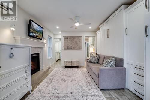 3556 Athalmer Road, Kelowna, BC - Indoor Photo Showing Living Room With Fireplace