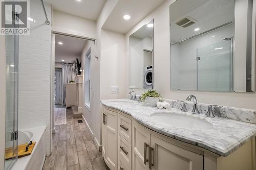 Suite bathroom - 3556 Athalmer Road, Kelowna, BC - Indoor Photo Showing Bathroom