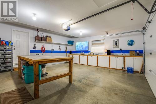 3556 Athalmer Road, Kelowna, BC - Indoor Photo Showing Garage