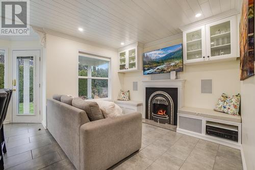 3556 Athalmer Road, Kelowna, BC - Indoor With Fireplace