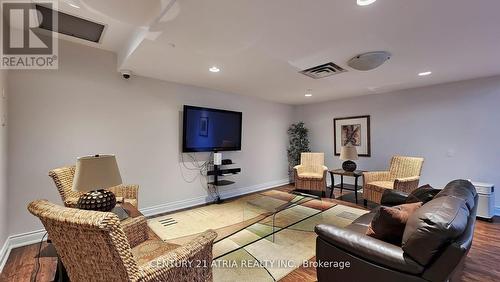 1001 - 980 Yonge Street, Toronto, ON - Indoor Photo Showing Living Room