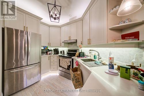 1001 - 980 Yonge Street, Toronto, ON - Indoor Photo Showing Kitchen