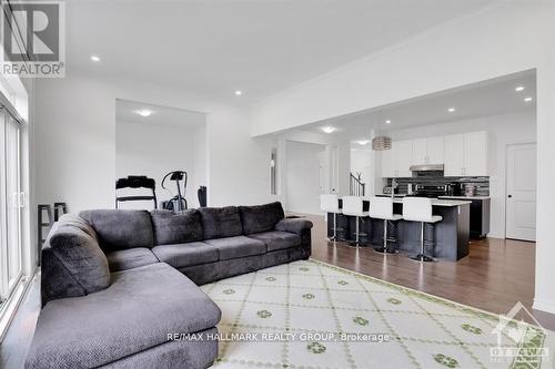 4527 Kelly Farm Drive, Ottawa, ON - Indoor Photo Showing Living Room