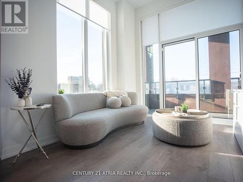 212 - 270 Dufferin Street, Toronto, ON - Indoor Photo Showing Living Room