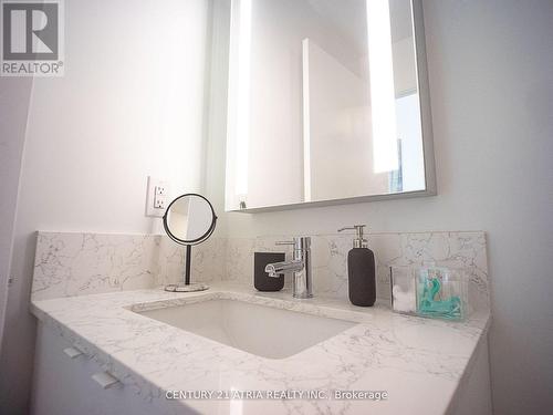 212 - 270 Dufferin Street, Toronto, ON - Indoor Photo Showing Bathroom