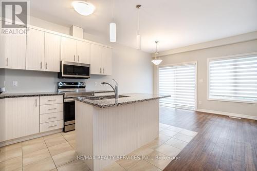 207 Louise Street, Welland, ON - Indoor Photo Showing Kitchen With Upgraded Kitchen