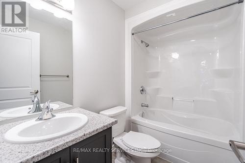 207 Louise Street, Welland, ON - Indoor Photo Showing Bathroom