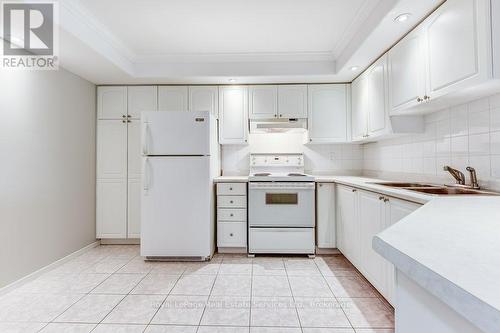 402 - 5070 Pinedale Avenue, Burlington (Appleby), ON - Indoor Photo Showing Kitchen With Double Sink