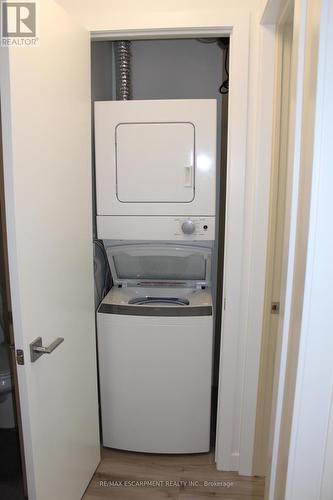 308 - 479 Charlton Avenue E, Hamilton, ON - Indoor Photo Showing Laundry Room