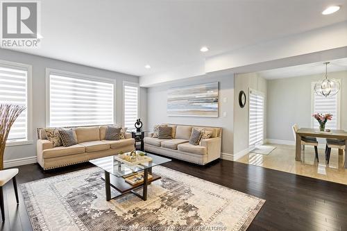 6268 Disputed, Lasalle, ON - Indoor Photo Showing Living Room