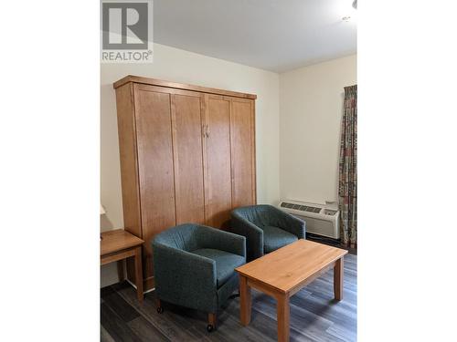 Apartment - 6203 Willow Avenue, Summerland, BC 