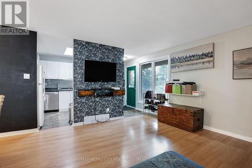 71 Stable Way, Ottawa, ON - Indoor Photo Showing Living Room