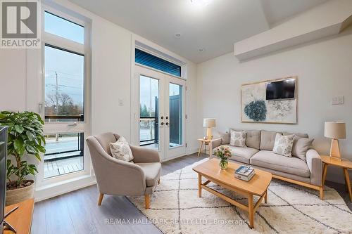 11 - 12868 Yonge Street, Richmond Hill, ON - Indoor Photo Showing Living Room