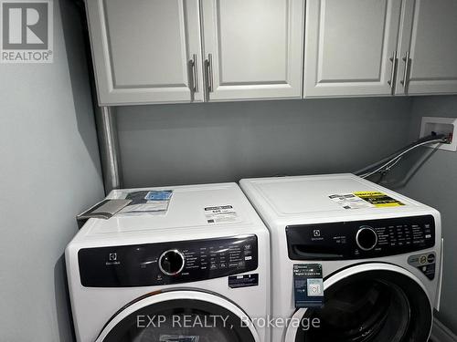 31 Lorne Thomas Place, New Tecumseth, ON - Indoor Photo Showing Laundry Room