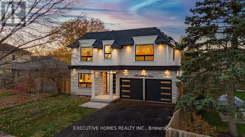 485 Trillium Drive, Oakville, ON - Outdoor