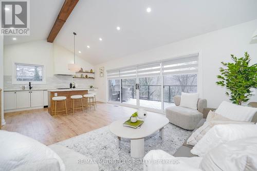 40 Northfield Road, Toronto, ON - Indoor Photo Showing Living Room