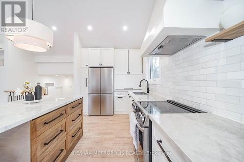 40 Northfield Road, Toronto, ON - Indoor Photo Showing Kitchen With Upgraded Kitchen