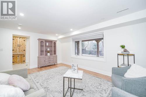 40 Northfield Road, Toronto, ON - Indoor Photo Showing Living Room