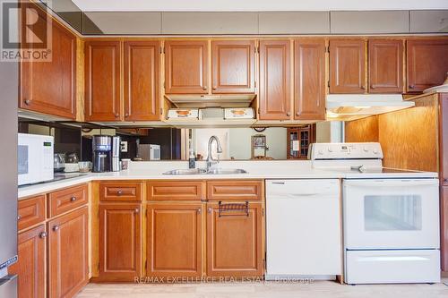 4 Brookview Road, Brampton, ON - Indoor Photo Showing Kitchen With Double Sink