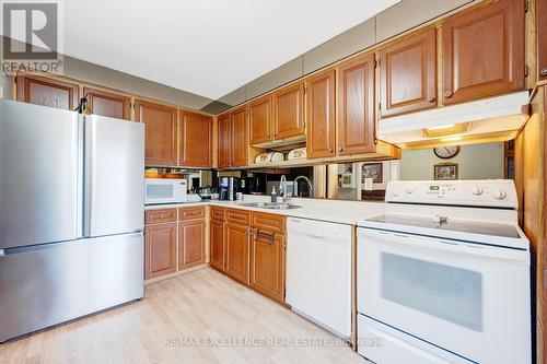 4 Brookview Road, Brampton, ON - Indoor Photo Showing Kitchen With Double Sink