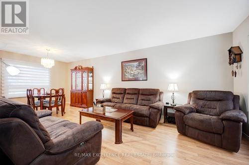 4 Brookview Road, Brampton, ON - Indoor Photo Showing Living Room