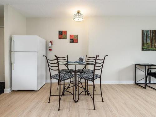 11-5730 Coral Rd, Courtenay, BC - Indoor Photo Showing Dining Room