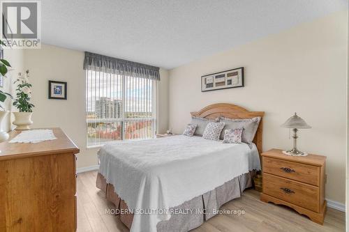 Ph19 - 51 Baffin Court, Richmond Hill, ON - Indoor Photo Showing Bedroom