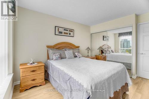 Ph19 - 51 Baffin Court, Richmond Hill, ON - Indoor Photo Showing Bedroom