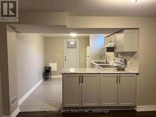 Bsmt - 255 Ridgefield Crescent, Vaughan, ON - Indoor Photo Showing Kitchen