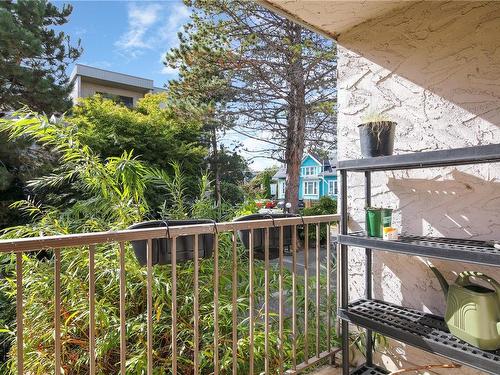 119-3225 Eldon Pl, Saanich, BC - Outdoor