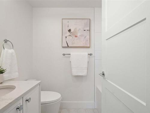 302 C-1224 Richardson St, Victoria, BC - Indoor Photo Showing Bathroom