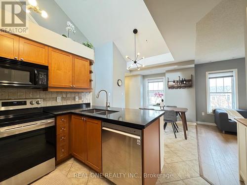 6 - 580 Shoreline Drive, Mississauga, ON - Indoor Photo Showing Kitchen With Double Sink