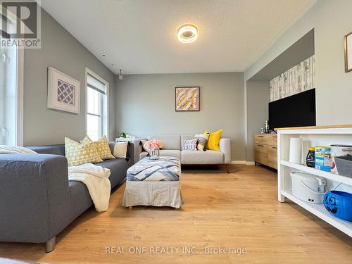 6 - 580 Shoreline Drive, Mississauga, ON - Indoor Photo Showing Living Room