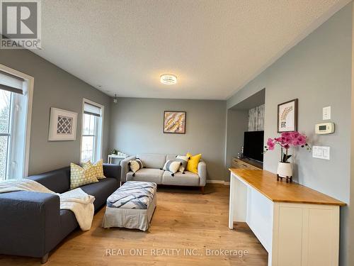 6 - 580 Shoreline Drive, Mississauga, ON - Indoor Photo Showing Living Room