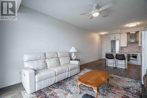 1702 - 2093 Fairview Street, Burlington, ON - Indoor Photo Showing Living Room