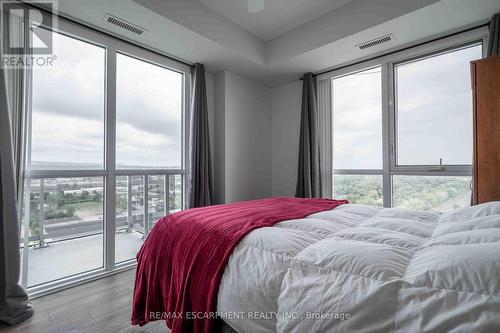 1702 - 2093 Fairview Street, Burlington, ON - Indoor Photo Showing Bedroom