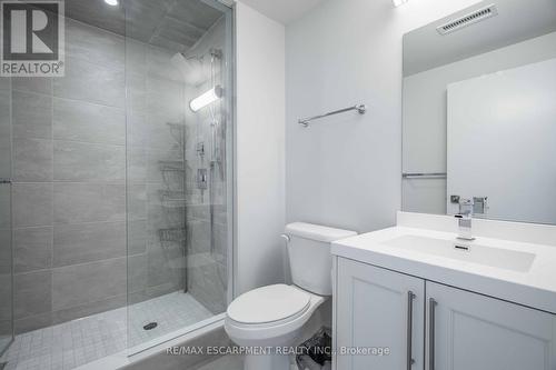 1702 - 2093 Fairview Street, Burlington, ON - Indoor Photo Showing Bathroom