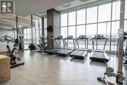 1702 - 2093 Fairview Street, Burlington, ON - Indoor Photo Showing Gym Room