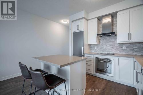 1702 - 2093 Fairview Street, Burlington, ON - Indoor Photo Showing Kitchen With Upgraded Kitchen