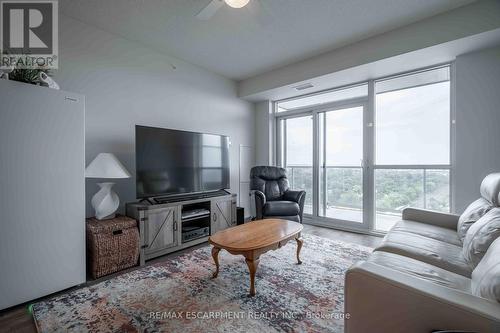 1702 - 2093 Fairview Street, Burlington, ON - Indoor Photo Showing Living Room