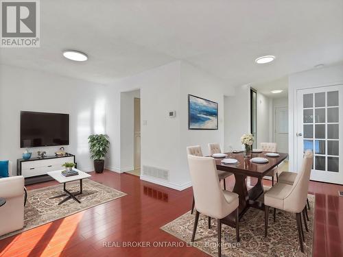 2602 Hemus Square, Mississauga, ON - Indoor Photo Showing Living Room