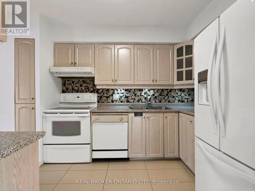 2602 Hemus Square, Mississauga, ON - Indoor Photo Showing Kitchen