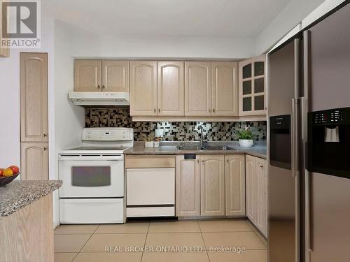 2602 Hemus Square, Mississauga, ON - Indoor Photo Showing Kitchen