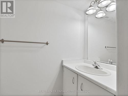 2602 Hemus Square, Mississauga, ON - Indoor Photo Showing Bathroom