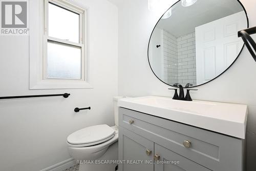 250 San Francisco Avenue, Hamilton, ON - Indoor Photo Showing Bathroom